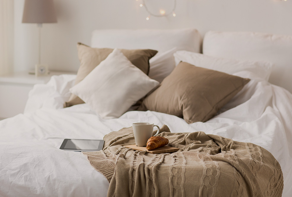 隆乳按摩_舒適臥房