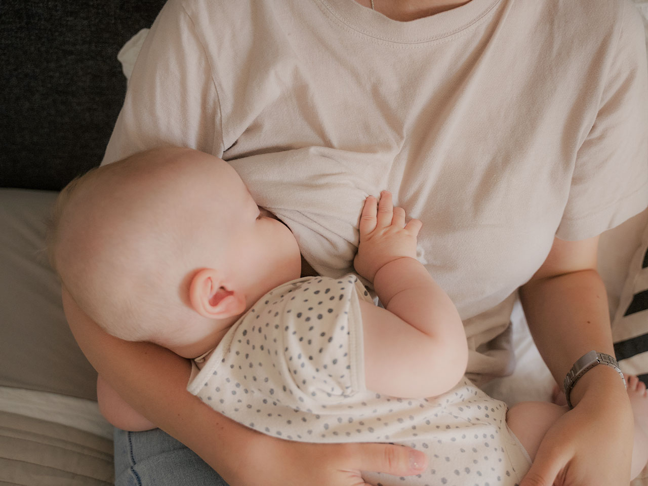 隆乳手術_隆乳完可以餵母乳嗎？